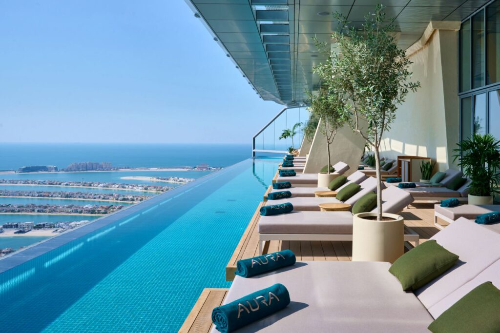 Фото 46 — Отель с бассейном на крыше